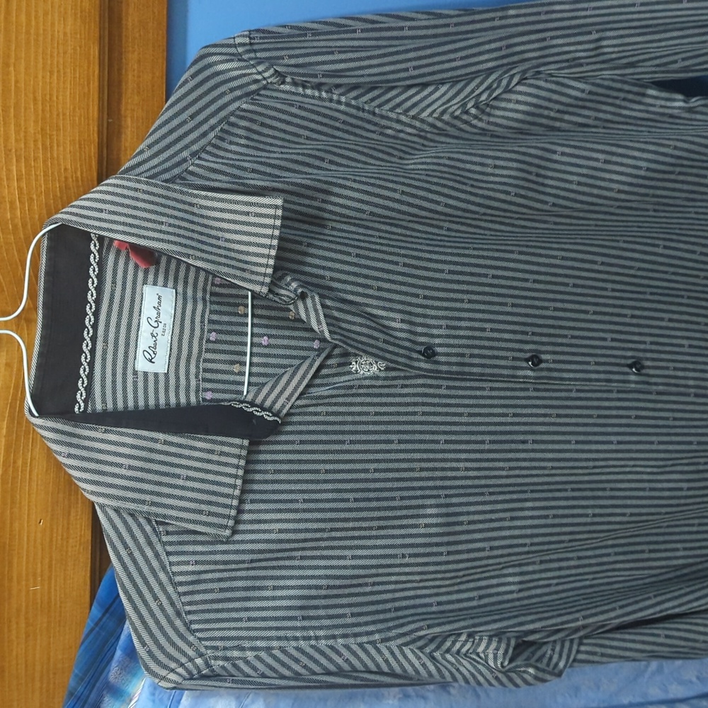 Robert Graham euc casual dress shirt striped, embroidered, nice!